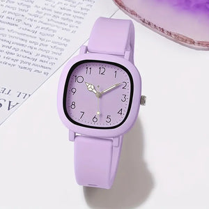 Square quartz watch with silicone strap for women