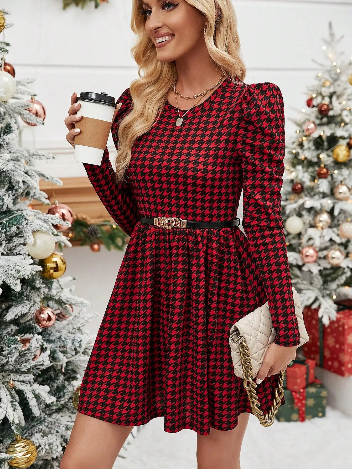 Slim fit women's dress with long sleeves in red and black