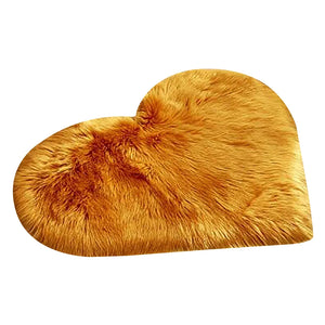 Fluffy heart-shaped faux sheepskin rug for home décor