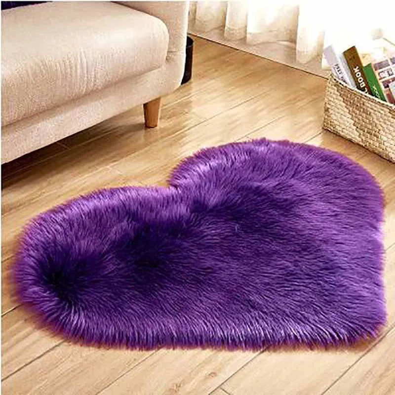 Fluffy heart-shaped faux sheepskin rug for home décor