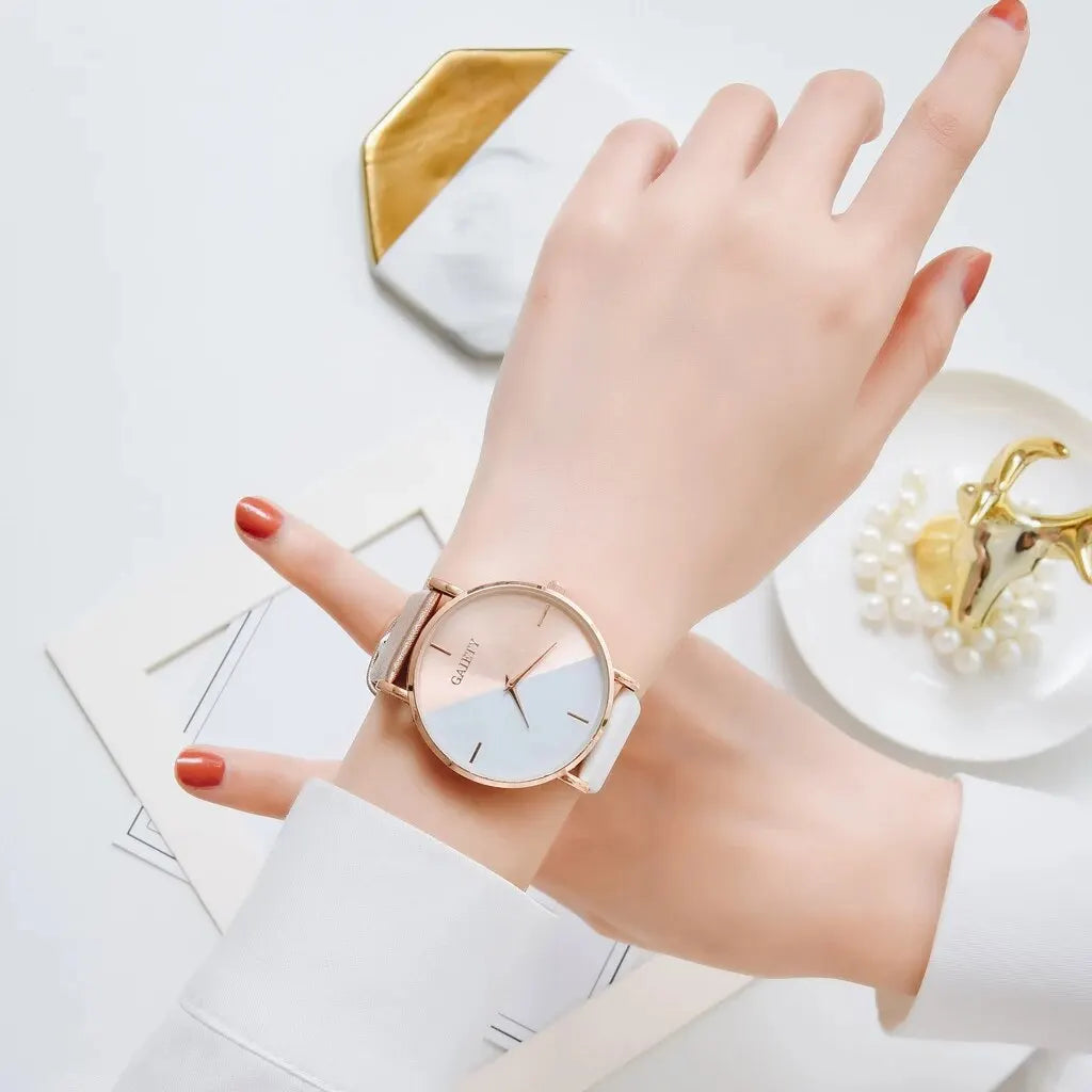 Fashion watch for women with elegant design and alloy bracelet