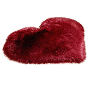 Fluffy heart-shaped faux sheepskin rug for home décor