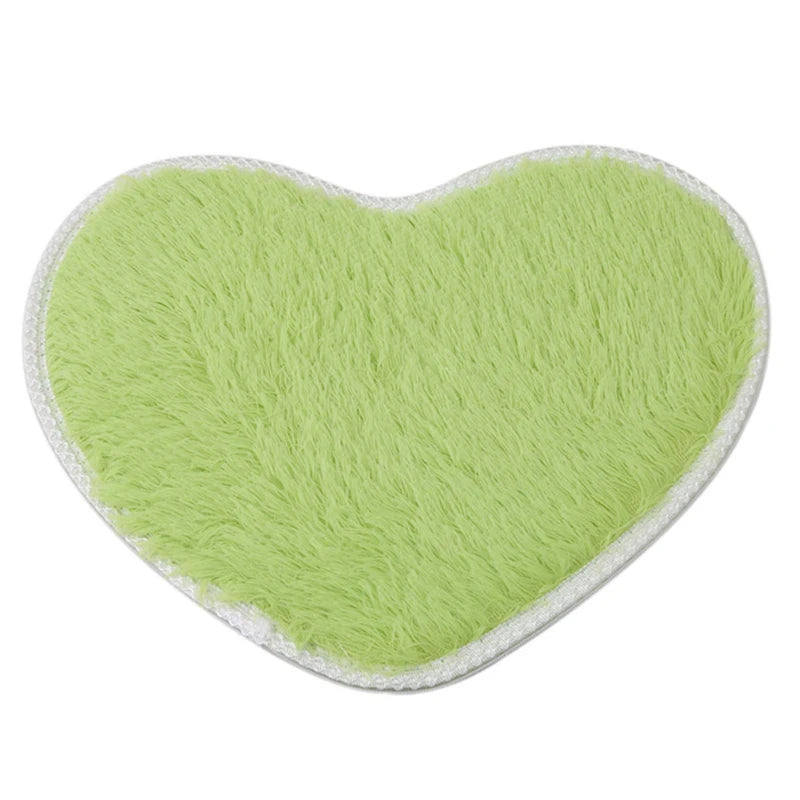 Fluffy heart-shaped faux sheepskin rug for home décor