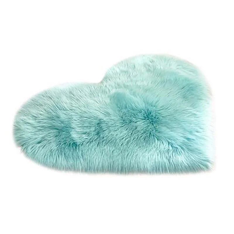 Fluffy heart-shaped faux sheepskin rug for home décor