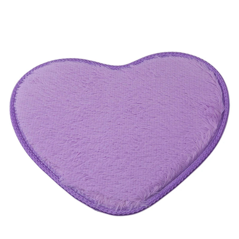 Fluffy heart-shaped faux sheepskin rug for home décor