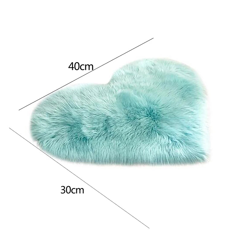 Fluffy heart-shaped faux sheepskin rug for home décor