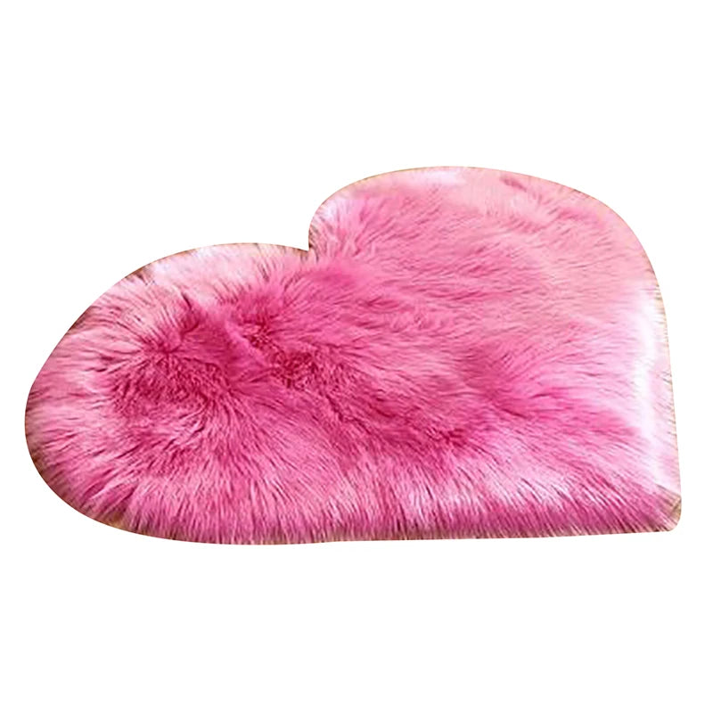 Fluffy heart-shaped faux sheepskin rug for home décor